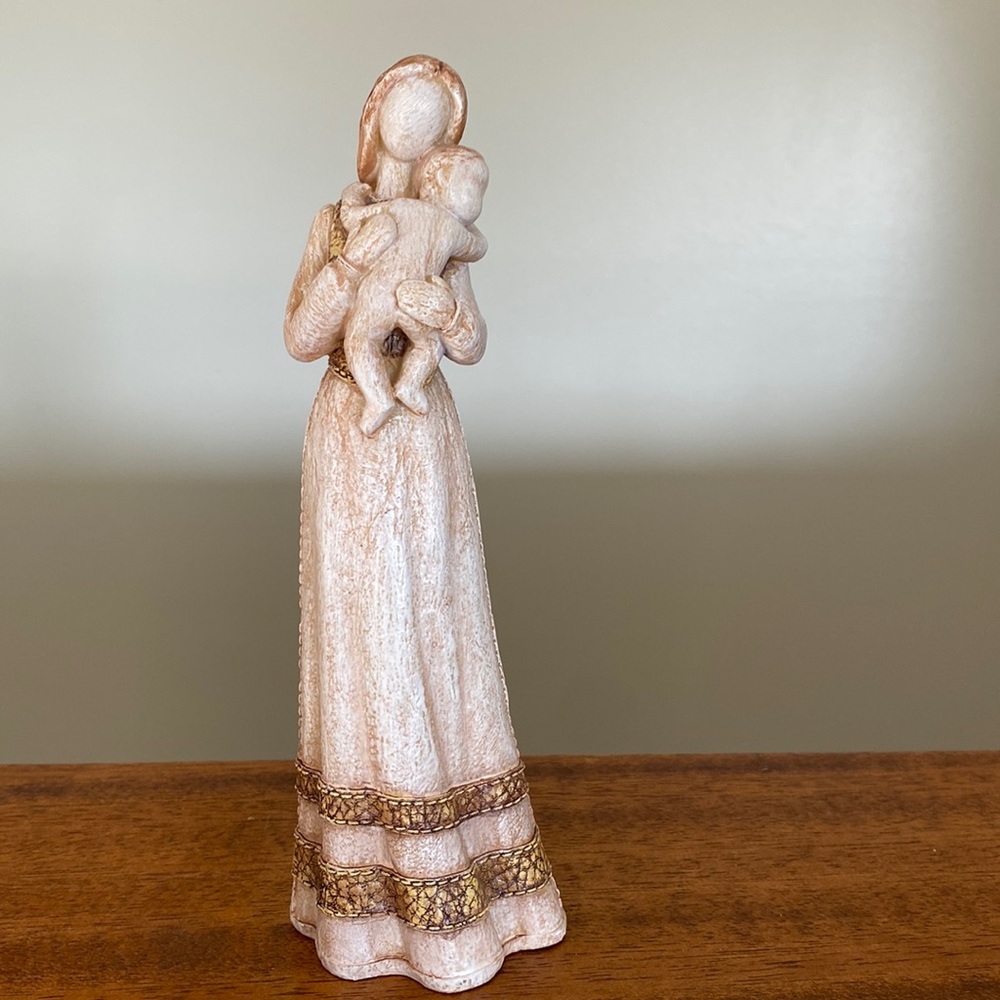 Mother and Child Statue Exc Cond Prev Owned NWT
